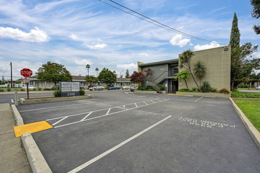 More Photos Of 2398 Fair Oaks Blvd, Sacramento Office For Sale