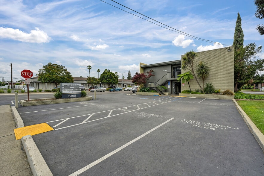 More Photos Of 2398 Fair Oaks Blvd, Sacramento Office For Sale