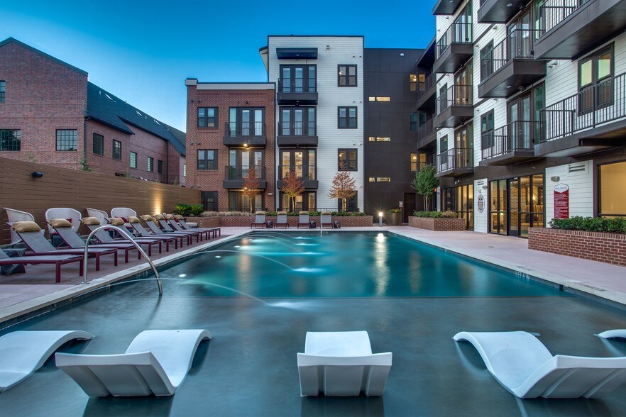 More Photos Of 195 W Davis St, Dallas Apartments For Lease