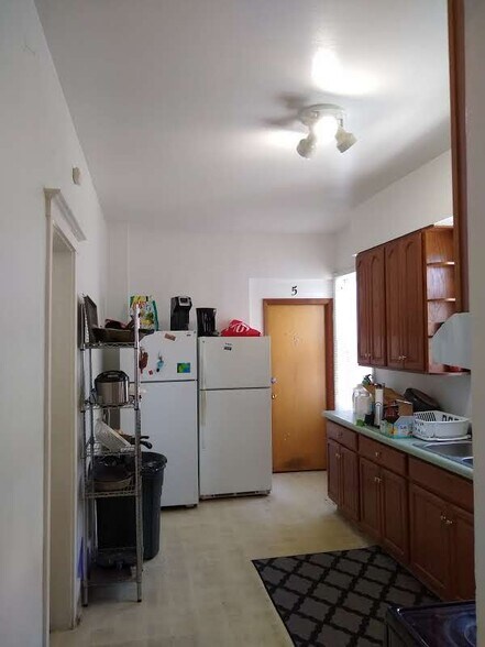 More Photos Of 322 Augusta Ave, Dekalb Dormitory For Sale