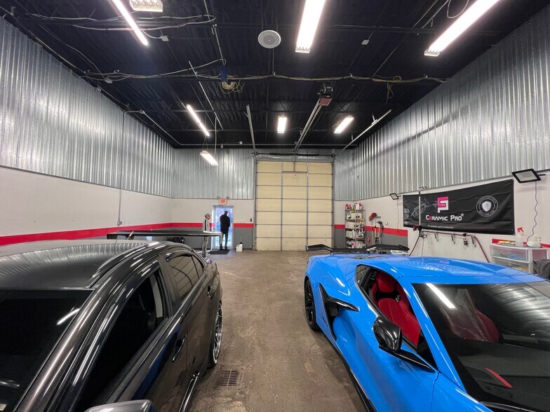 More Photos Of 6926 E 16th St, Indianapolis Auto Repair For Lease