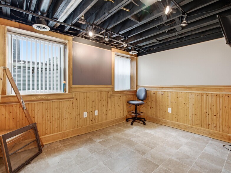 More Photos Of 35000-35008 Division Rd, Richmond Medical For Sale
