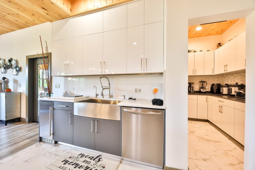 More Photos Of 19 Palsgraf Ct., Elka Park Showroom For Sale