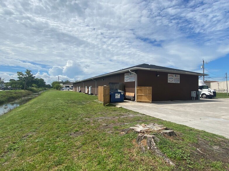 More Photos Of 1901-1913 SW Biltmore St, Port Saint Lucie Light Manufacturing For Sale