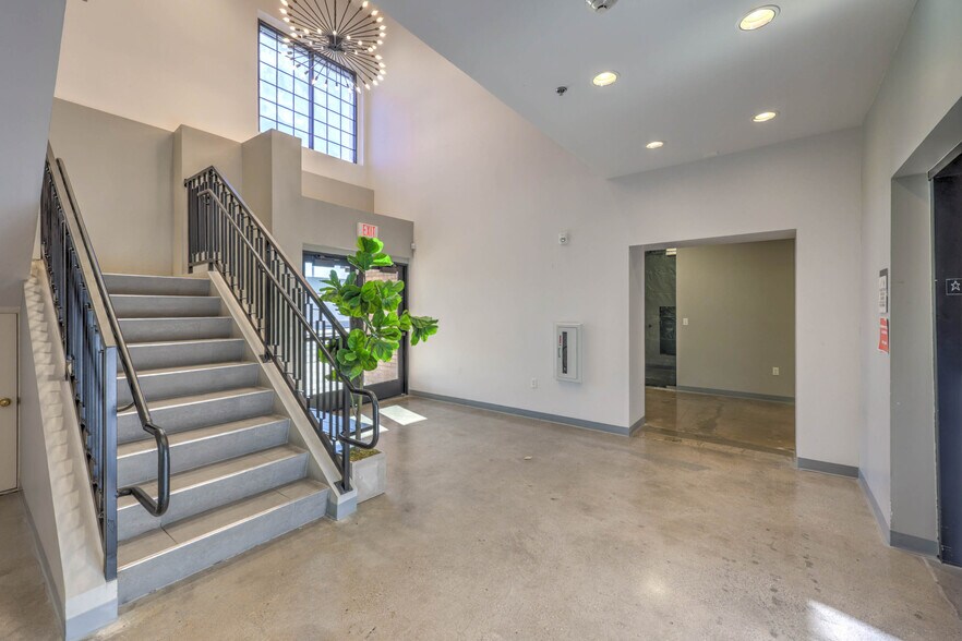 More Photos Of 730 Las Vegas Blvd S, Las Vegas General Retail For Lease