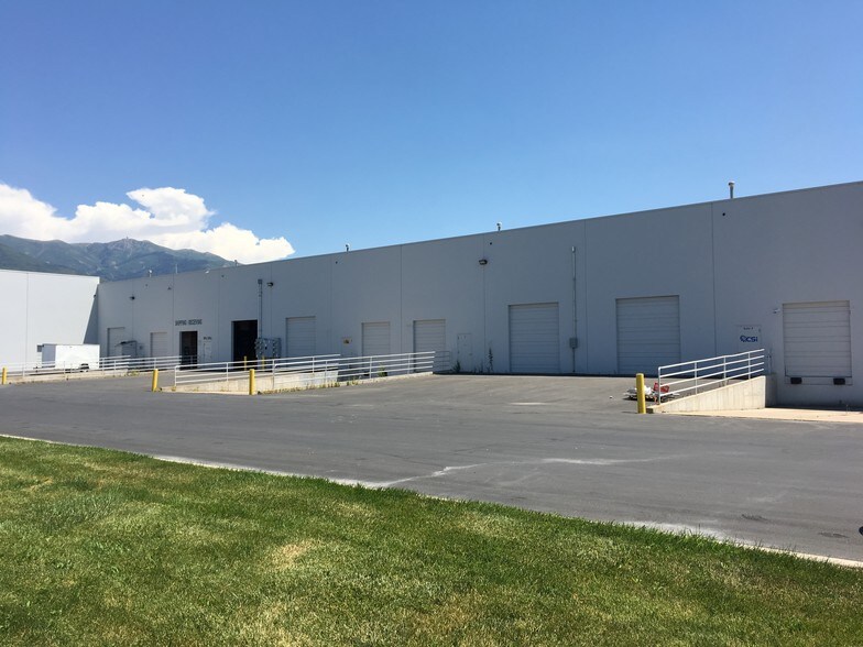 More Photos Of 695 N Kays Dr, Kaysville Warehouse For Lease