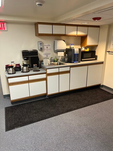 More Photos Of 699-709 N Hickory Farm Ln, Appleton Flex For Lease