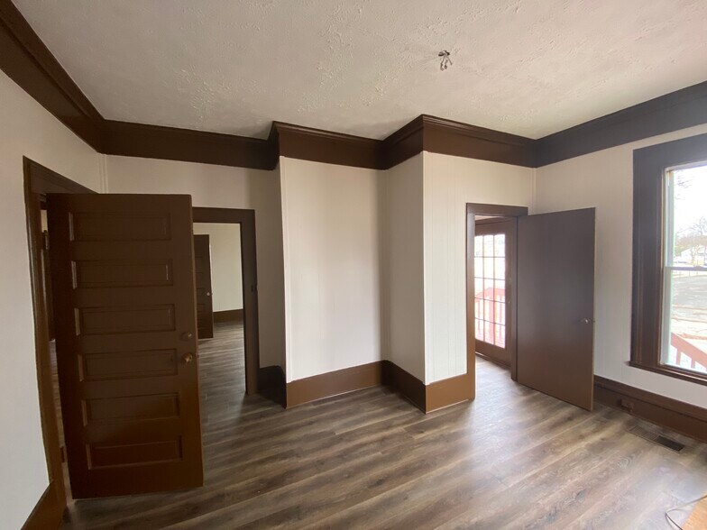 More Photos Of 530 W Taylor St, Griffin Auto Dealership For Lease