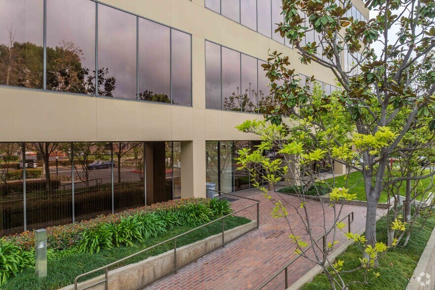 More Photos Of 4910 Birch St, Newport Beach Office For Lease