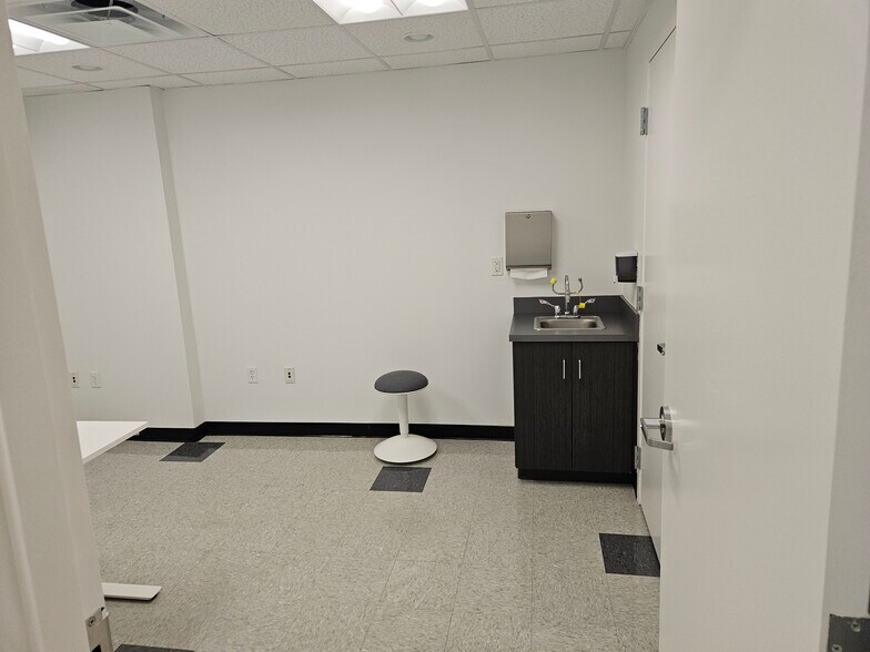 More Photos Of 2100 1st Ave S, Saint Petersburg Medical For Sale