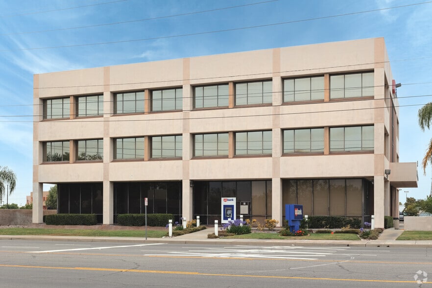 More Photos Of 303 W Katella Ave, Orange Medical For Lease