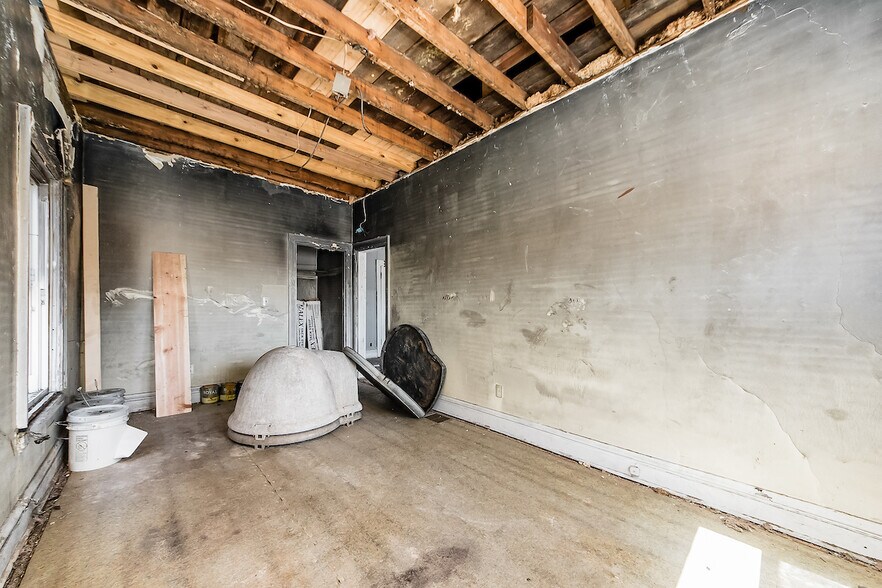 More Photos Of 1068-1072 E Livingston Ave, Columbus Storefront Retail Residential For Sale