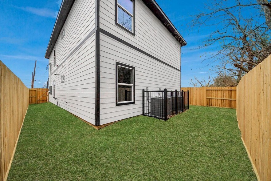 More Photos Of 8012 Miley St, Houston Multifamily For Sale