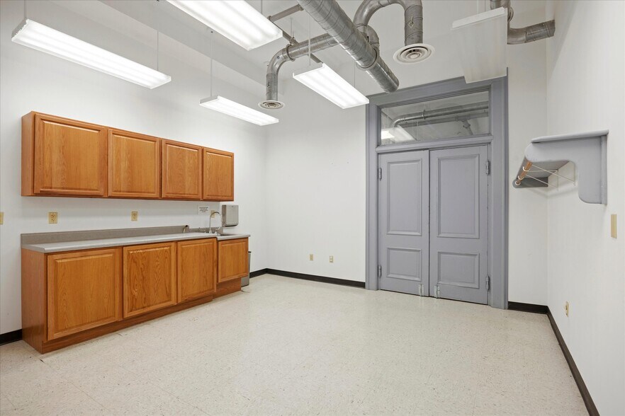 More Photos Of 2-4 W Ohio St, Butler Office For Sale