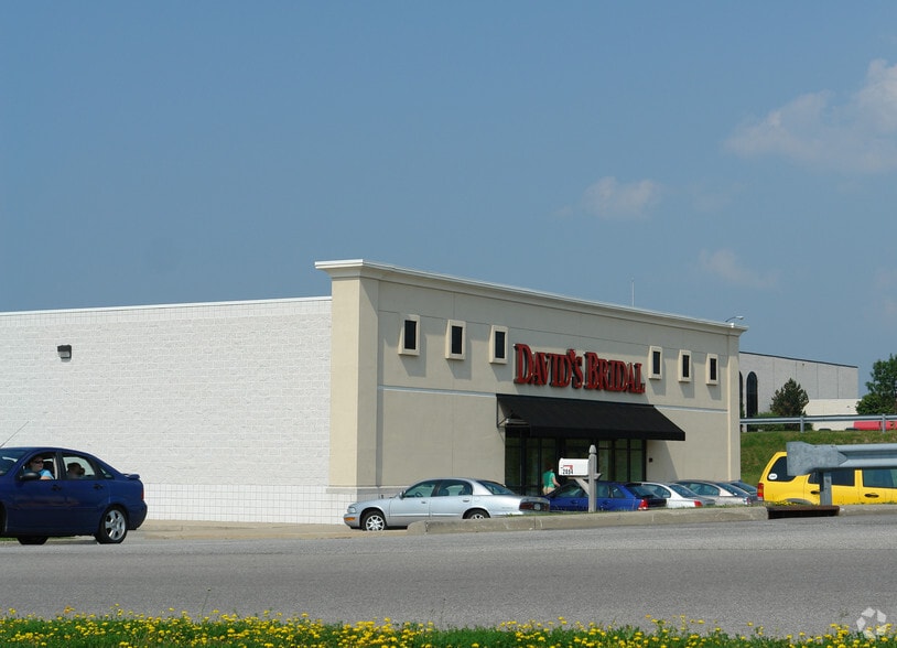 More Photos Of 654 Millcreek Mall, Erie Unknown For Lease