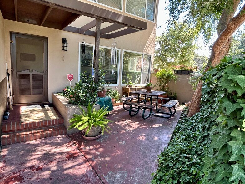 More Photos Of 352 Waverly St, Menlo Park Apartments For Sale