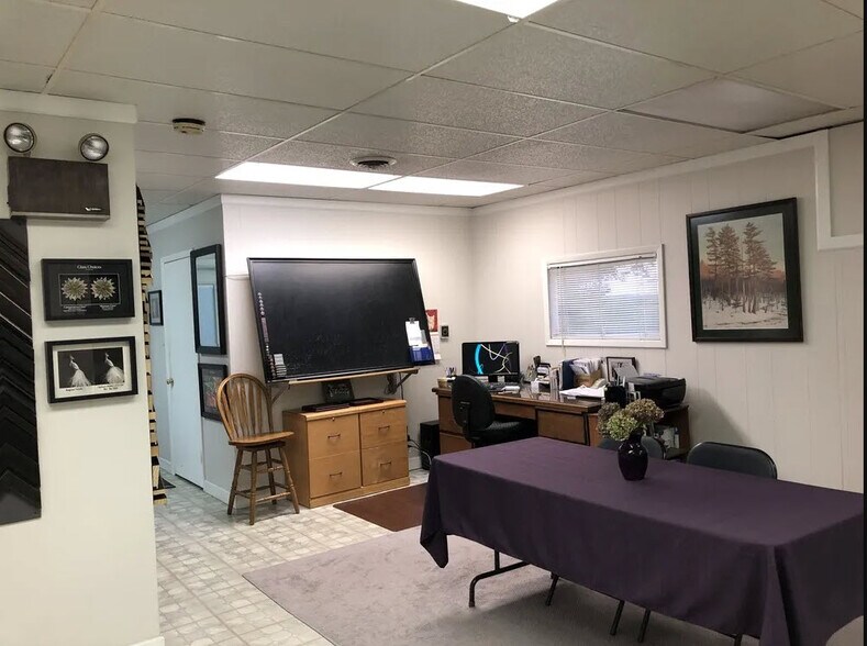 More Photos Of 8465-8467 Airport Rd, Bath Light Distribution For Sale