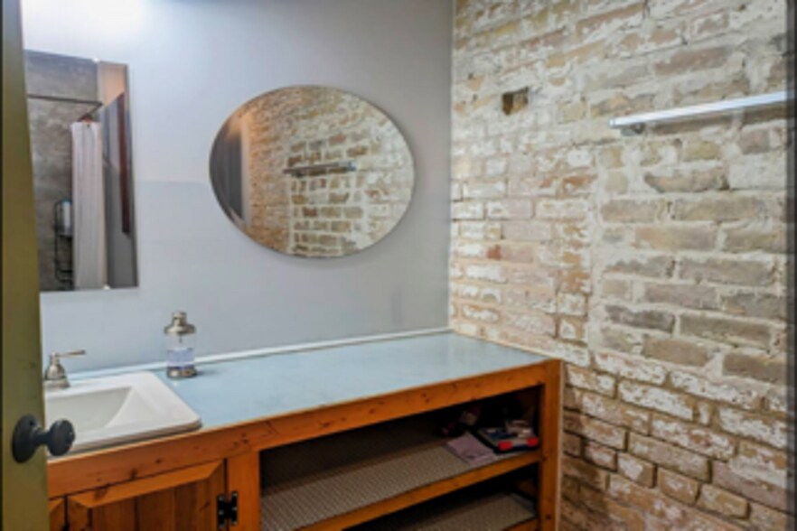 More Photos Of 828 E 15th St, Brownsville Office For Sale