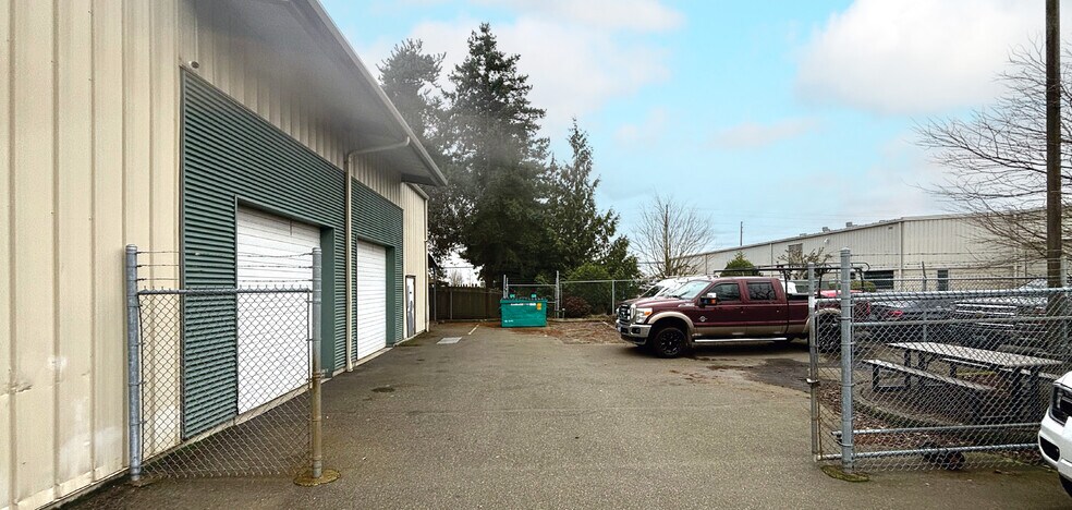 More Photos Of 6426 18th St, Tacoma Auto Repair For Lease