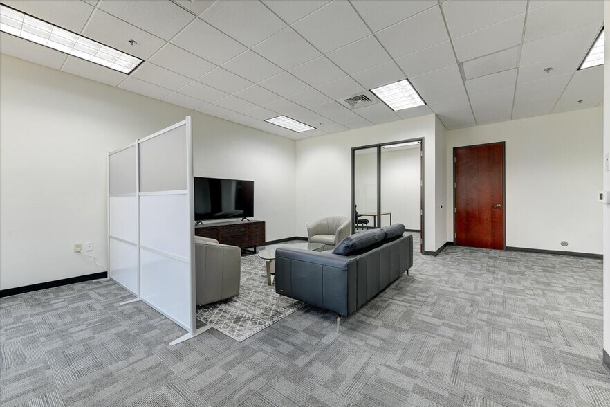 More Photos Of 7344 E Deer Valley Rd, Scottsdale Medical For Sale