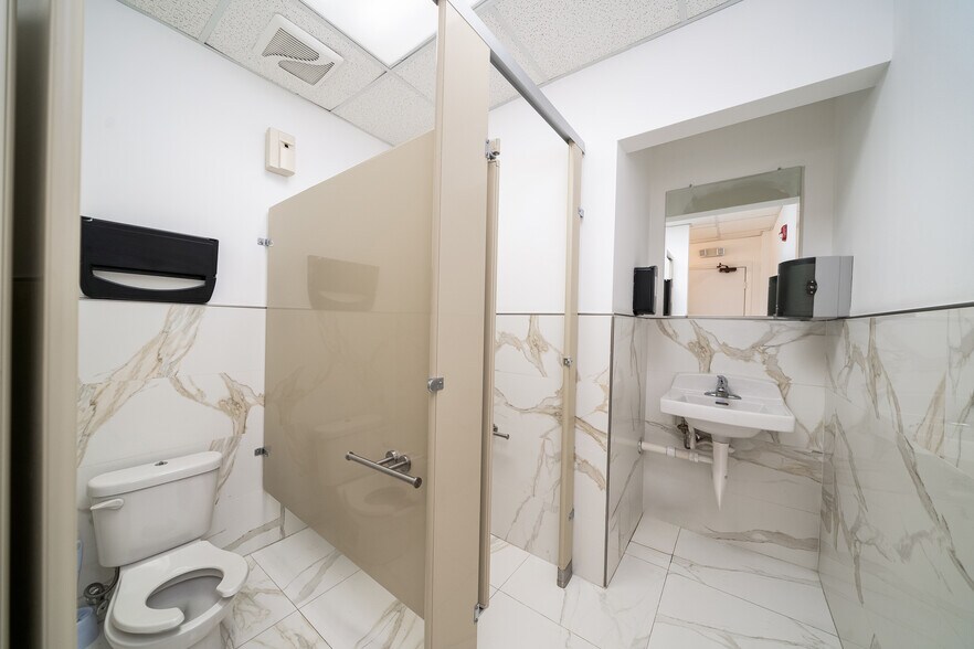 More Photos Of 358-360 1st St, Hoboken Medical For Lease