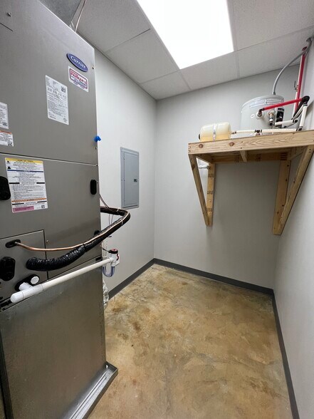 More Photos Of 192 Oakland Pky, Leesburg Office For Lease