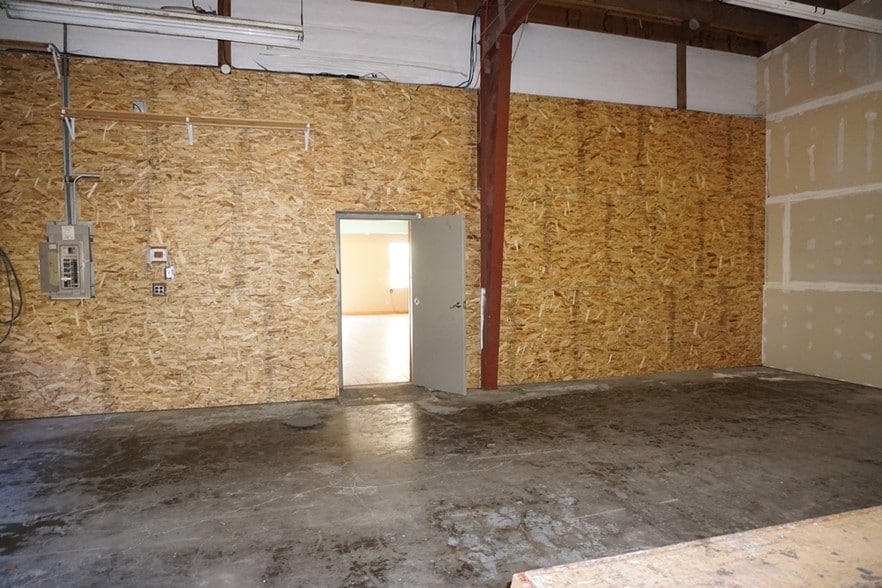 More Photos Of 3001 SW Highway 101, Lincoln City Warehouse For Lease