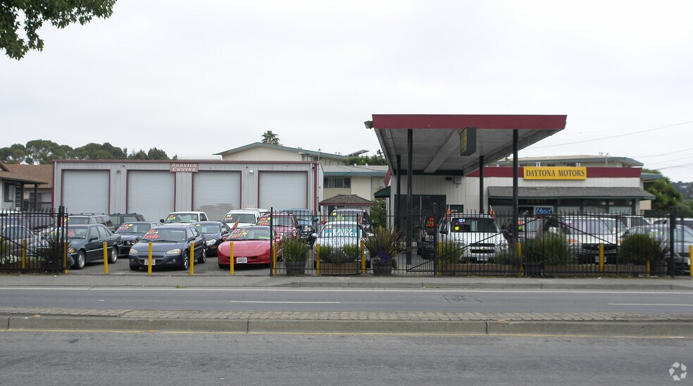 Primary Photo Of 2697 El Portal Dr, San Pablo Auto Dealership For Lease