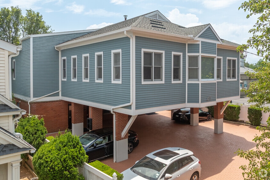 More Photos Of 411 Meadow St, Fairfield Office For Lease