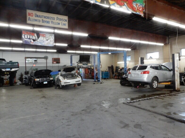 More Photos Of 105 Wood Ave, Bridgeport Light Manufacturing For Sale