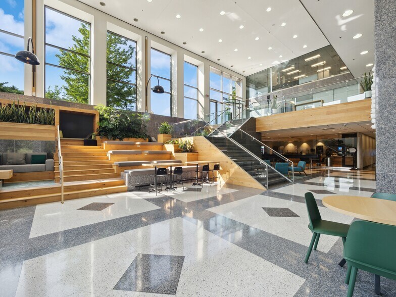 More Photos Of 1901 N Roselle Rd, Schaumburg Office For Sale