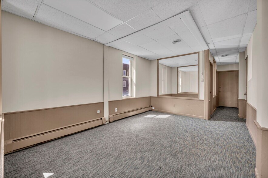More Photos Of 15705 Detroit Ave, Lakewood Office For Lease