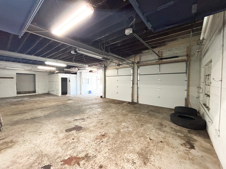 More Photos Of 1460 N Forest Ave, Springfield Auto Repair For Sale