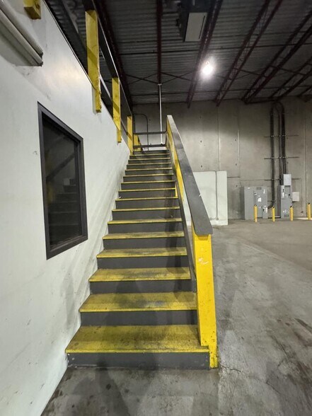 More Photos Of 7158-7168 Progress Way, Delta Service For Lease