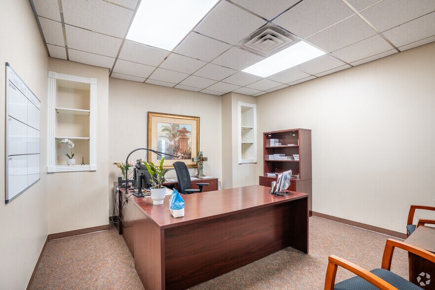 More Photos Of 905 N Logan St, Texas City Office For Sale
