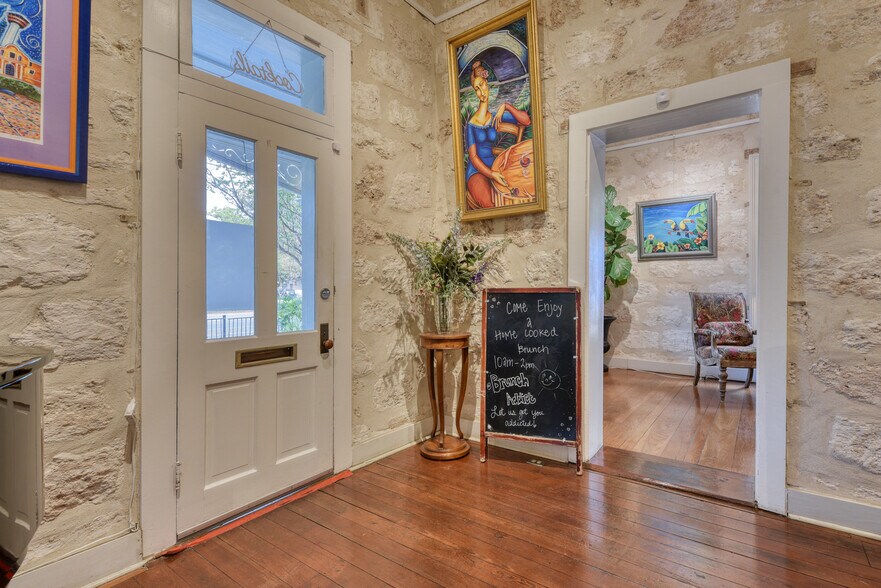 More Photos Of 1102 S Alamo St, San Antonio Storefront Retail Office For Sale