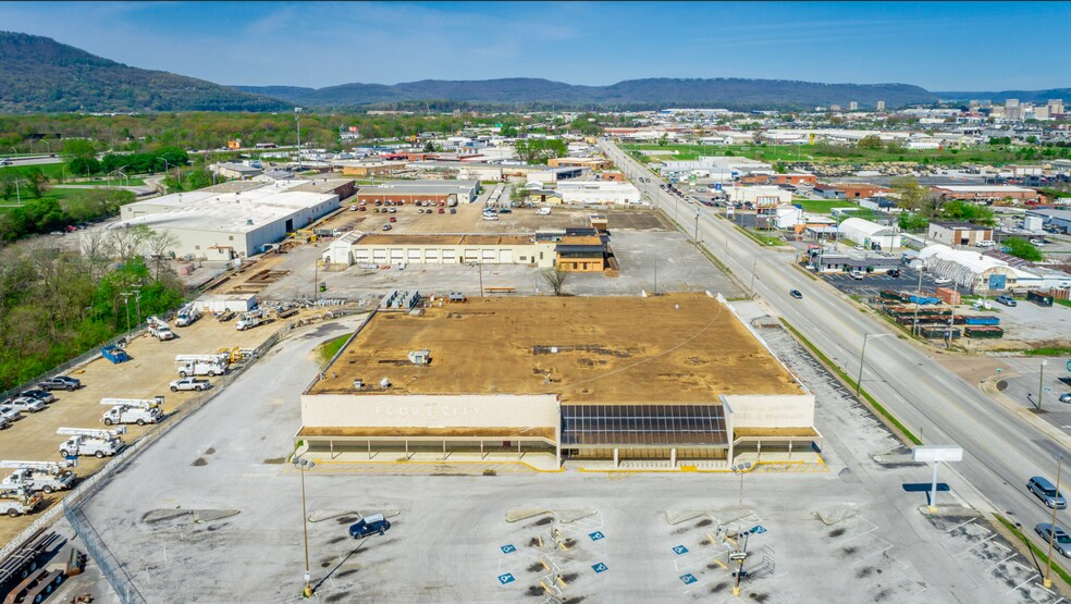 More Photos Of 1600 E 23rd St, Chattanooga Supermarket For Lease