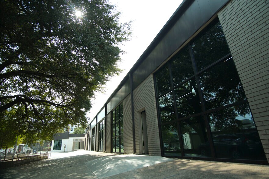 More Photos Of 2324 S Lamar Blvd, Austin Unknown For Lease