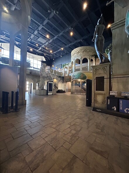 More Photos Of 14401 Burnhaven Dr, Burnsville Movie Theatre For Lease
