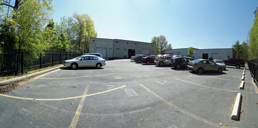 More Photos Of 7900 Hill Park Ct, Lorton Service For Lease