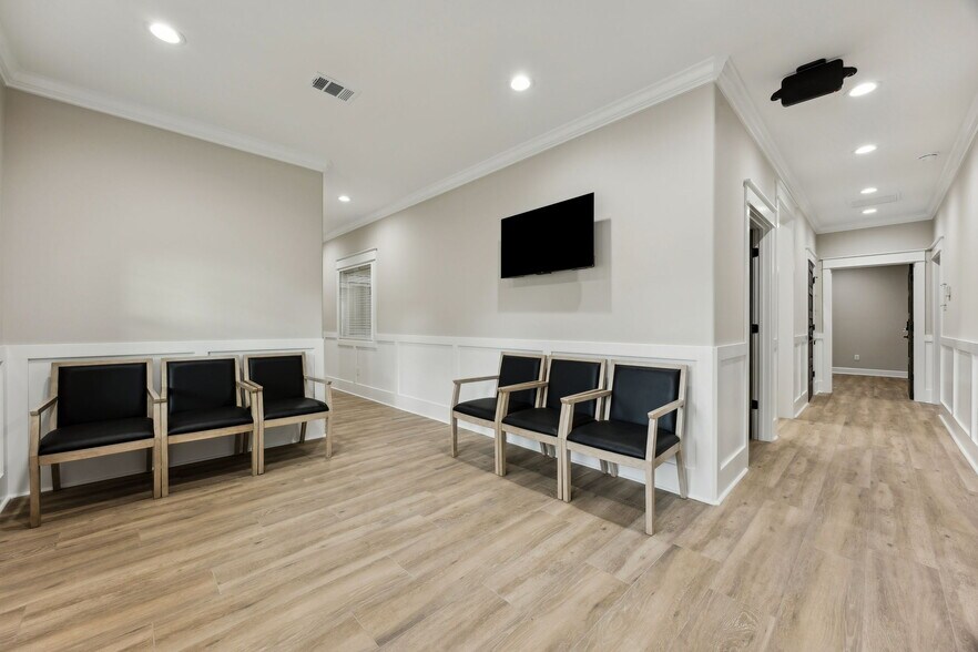 More Photos Of 122 Hawthorn Ln, Saint Marys Office For Lease
