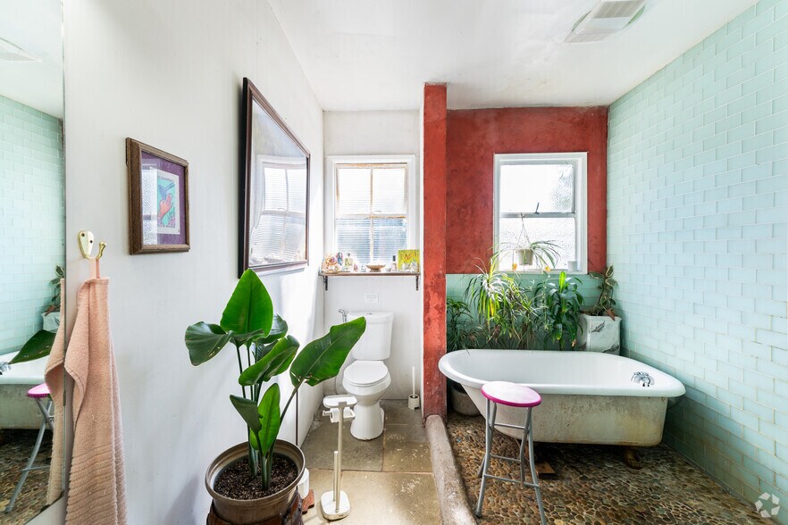 More Photos Of 1200 24th St, Oakland Warehouse For Sale