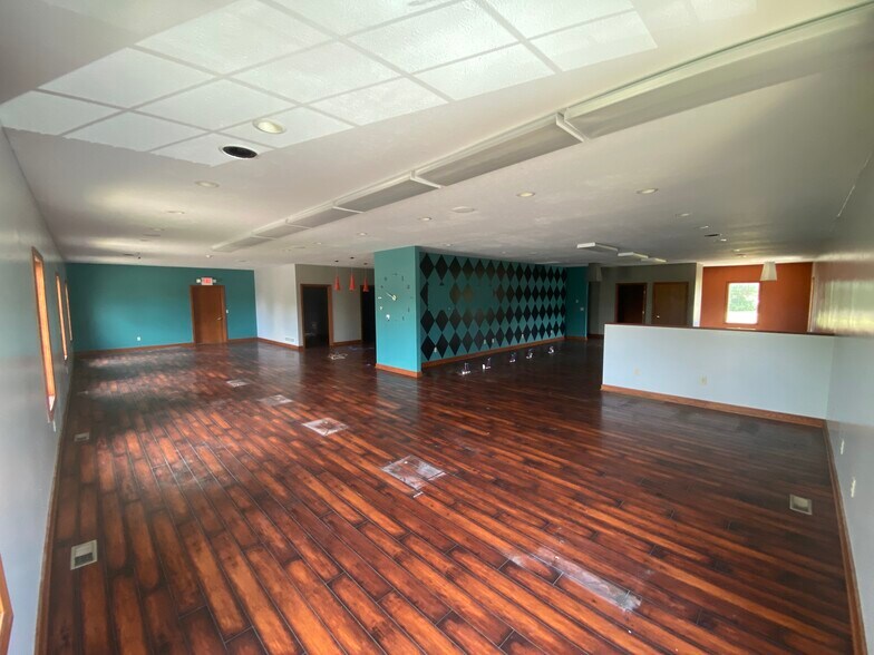 More Photos Of 909 Dover Rd, Wooster Office Residential For Lease