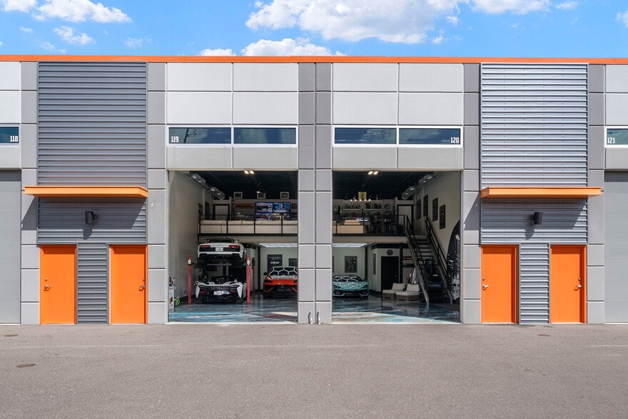 More Photos Of 1111 N 34th St, Tampa Self Storage For Sale