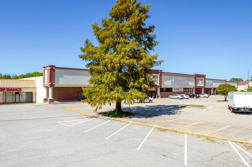 More Photos Of 101-121 N Greenville Ave, Allen Unknown For Lease