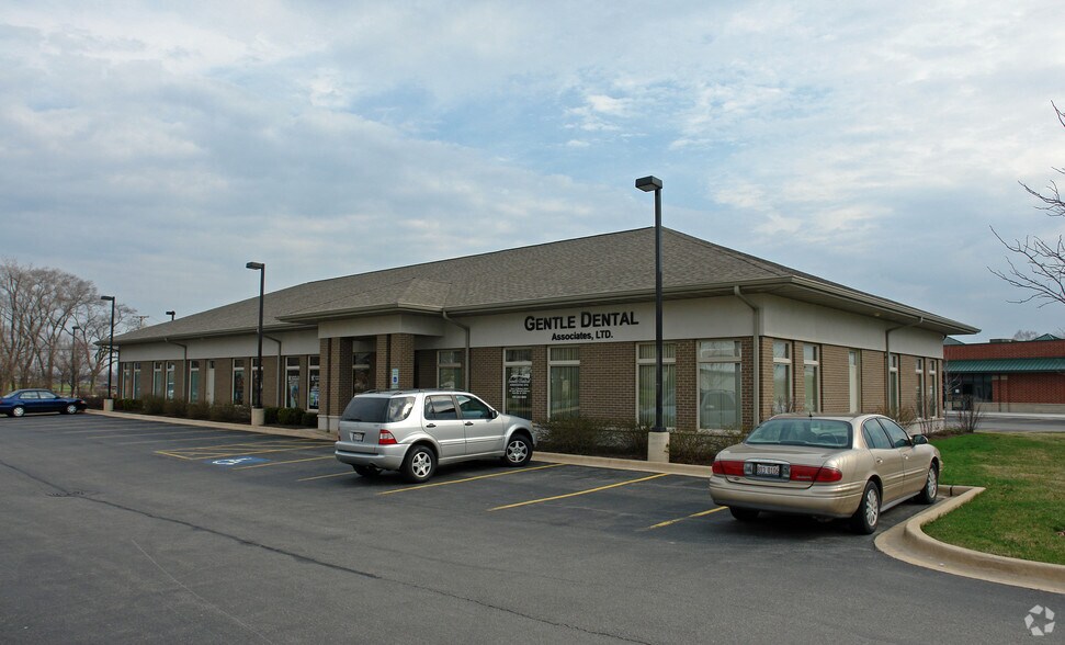 More Photos Of 608 E Veterans Pky, Yorkville Medical For Lease