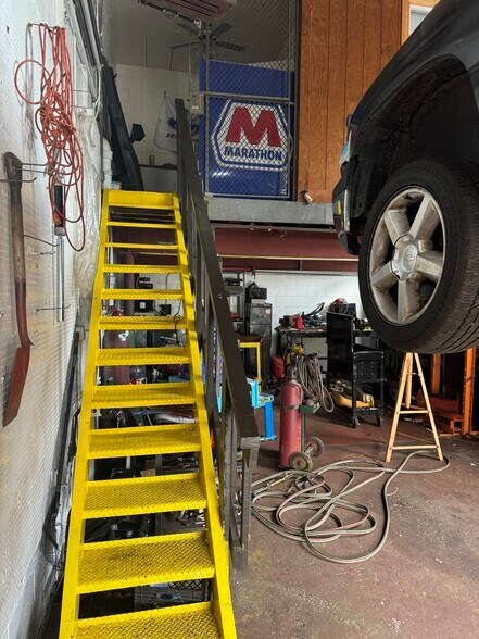 More Photos Of 3991 Superior Ave, Cleveland Auto Repair For Sale