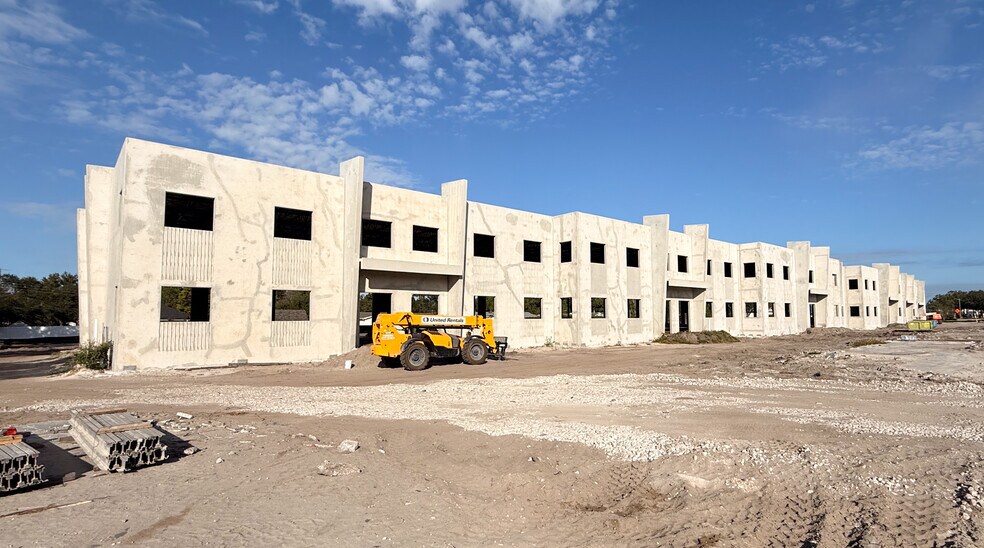 More Photos Of 3929 Pipkin Rd, Lakeland Warehouse For Lease
