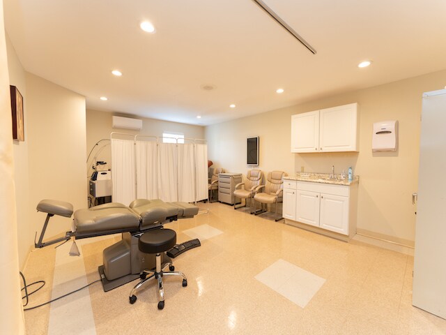 More Photos Of 1051-1103 W Sherman Ave, Vineland Medical For Lease