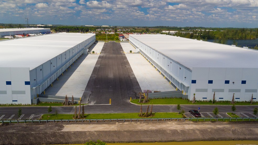 More Photos Of 15002 NW 107th Ave, Hialeah Gardens Distribution For Lease